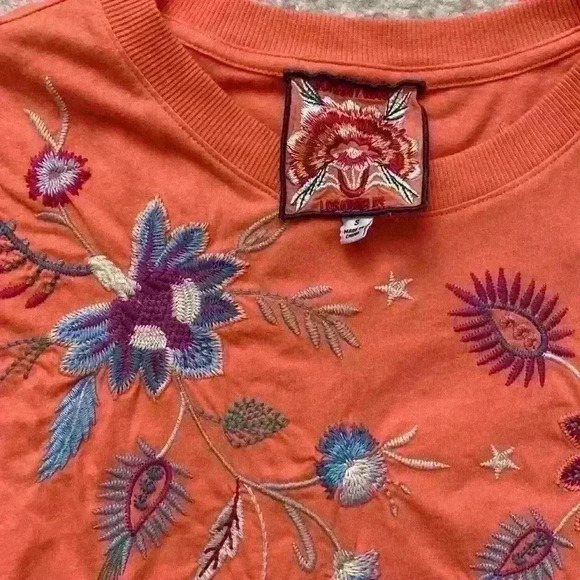 Johnny Was PHOEBE SHORT SLEEVE SEAMED RELAXED TEE - Picture 4 of 7